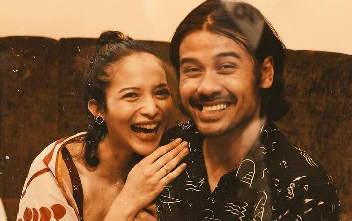 Deretan Artis Indonesia Yang Menikah Dengan Fans Sendiri