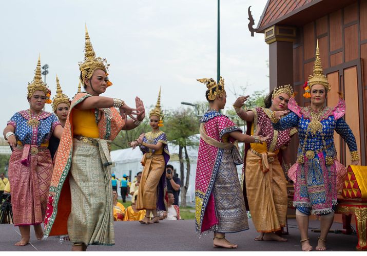 Wisata Budaya: Menyelami Festival Lokal dan Kerajinan Tangan Tradisional
